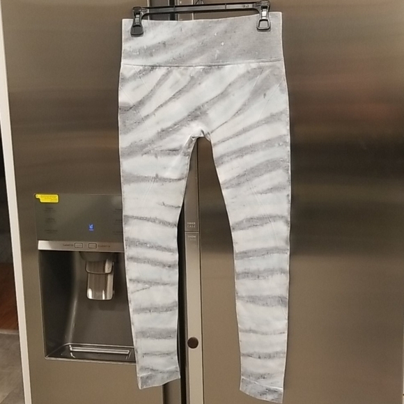 💕WILDFOX💕 Cindy Sports Bra  & Kris Leggings Set - Picture 14 of 16